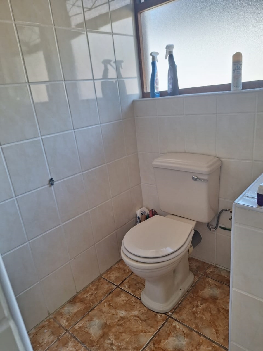 6 Bedroom Property for Sale in Gonubie Eastern Cape